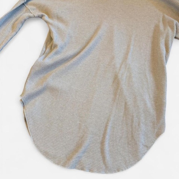 The Group by Babaton Waffle Knit Turtleneck Top Beige/Oatmeal XS Relaxed Fit - Picture 3 of 5